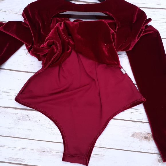 Red velvet backless bodysuit criss cross tie front - Picture 11 of 11